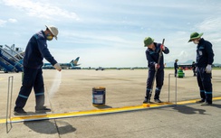 Nhân viên sân bay Nội Bài căng mình giữa "chảo lửa" phi trường