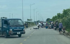 Xe máy va chạm ô tô tải, nữ sinh viên tử vong