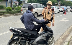 Hà Nội: CSGT lập chốt trên đường liên xã, nhiều "ma men" bị phạt nặng