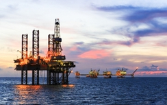 Xung đột Trung Đông "hâm nóng" giá dầu, cổ phiếu dầu khí tiếp tục "nổi sóng"