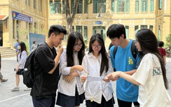 Vượt qua lo lắng, nhiều thí sinh rạng rỡ sau giờ thi Ngữ văn