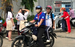 Thí sinh bị ngã, quên giấy tờ được CSGT và tình nguyện viên tiếp sức kịp thời đến điểm thi