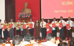 32 lãnh đạo cấp sở ở Hậu Giang nghỉ công tác trước thời điểm sáp nhập