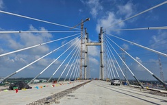 Hợp long cầu Bình Khánh trên cao tốc Bến Lức - Long Thành