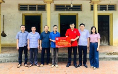 Tam Dương: Trao kinh phí xây, sửa chữa nhà ở cho đối tượng có hoàn cảnh đặc biệt khó khăn