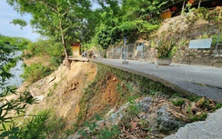 Tỉnh lộ huyết mạch ở Quảng Ngãi sạt lở hơn 6 tháng tiếp tục ăn sâu vào mặt đường