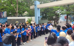 Thí sinh Hà Nội "thở phào" sau bài thi tiếng Anh vào 10