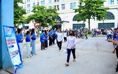 Hà Nội có 12 thí sinh phải hỗ trợ y tế trong giờ thi Ngữ văn