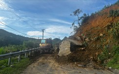 Mưa lũ ở Lào Cai: Quốc lộ 4D sạt lở; một người mất tích