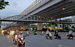 Hà Nội: Cần gì để phân làn hai tuyến đường huyết mạch?
