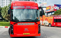 Bất ngờ với 10 chuyến xe đưa đón cán bộ đến TP.HCM làm việc ngày đầu sau sáp nhập