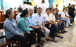 Ngày đầu vận hành, các "siêu phường xã" đông người dân làm thủ tục