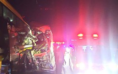 Vụ tai nạn trên cao tốc 3 người tử vong: Khởi tố vụ án, tạm giữ tài xế xe khách