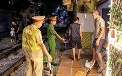 Hà Nội: Phạt hàng chục quán vi phạm, lắp camera giám sát dẹp cafe đường tàu