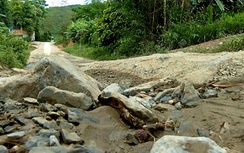 Nghệ An: Quốc lộ 48D hư hỏng nặng, người dân đi lại khó khăn