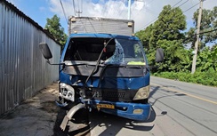 Tai nạn liên hoàn giữa xe tải với xe máy, xe ba gác khiến hai người bị thương nặng