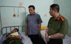 Lãnh đạo Công an Lâm Đồng thăm hỏi trung tá công an bị bắn trọng thương khi làm nhiệm vụ
