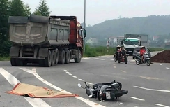 Bắc Ninh: Xe đầu kéo chuyển hướng tông người phụ nữ tử vong