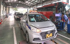 Ô tô biển vàng không dán phù hiệu vận tải có đạt đăng kiểm?