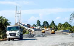 Cận cảnh cầu Rạch Miễu 2 thảm nhựa, chạy nước rút những hạng mục cuối cùng