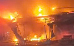 TP.HCM: Cháy lớn thiêu rụi ki ốt chợ Lô 6 lúc rạng sáng