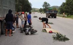 Hà Tĩnh: Tông xe tải đậu bên đường, người đi xe máy tử vong