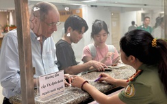 TP.HCM: Làm việc đến đêm cấp định danh điện tử cho người nước ngoài