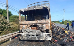 Xe tải bất ngờ bốc cháy trên quốc lộ 1 đoạn tránh Hà Tĩnh