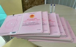 Bản tin BĐS 19/7: Mua bán đất có sổ đỏ, được cấp sổ mới hay đính chính sổ cũ?