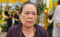 Vụ lật tàu ở Quảng Ninh: Mẹ già khóc nghẹn bên quan tài con trai và 2 cháu