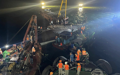 Lật tàu ở Quảng Ninh: 35 người tử vong, tiếp tục tìm kiếm 4 người mất tích