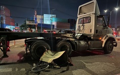 TP.HCM: Xe đầu kéo va chạm xe đạp, người đàn ông tử vong thương tâm