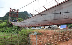 Cận cảnh cầu treo bị đứt cáp khiến ô tô chở 3 người rơi xuống sông ở Điện Biên