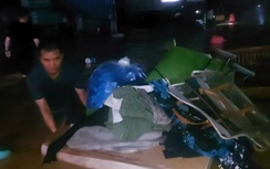 Diễn biến bão số 3: Nước ngập đến cổ, người dân Nghệ An chạy lũ trong đêm