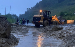 Thông tuyến quốc lộ 15C qua Thanh Hóa sau sạt lở