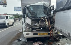 Hai ô tô tải tông nhau trên cầu Cần Thơ khiến một tài xế tử vong