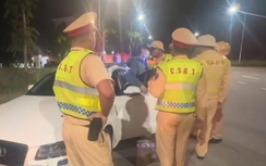 Rapper Bình “Gold” lái Audi chèn ép xe trên cao tốc, bị phát hiện dương tính với ma túy