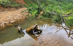 Phát hiện thi thể bên cạnh xe máy trong khe núi ở Hà Tĩnh