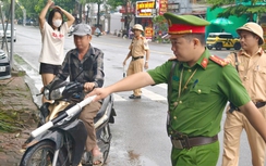 Hà Nội: CSGT cùng công an xã lập chốt trên tỉnh lộ, xử phạt nhiều hành vi