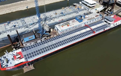 Đức hạ thủy tàu chở hàng hybrid năng lượng mặt trời đầu tiên trên thế giới