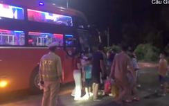 CSGT tạm giữ xe khách của nhà xe Tân Kim Chi chở quá số người trên cao tốc