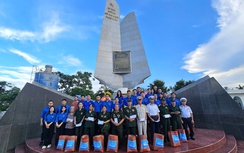 Đoàn Thanh niên Báo Xây dựng tri ân cựu chiến binh tàu không số, thăm gia đình chính sách