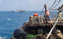 Bắt giữ tàu vận chuyển khoảng 260.000 lít dầu DO trái phép