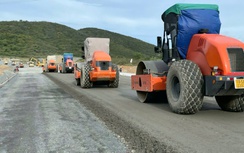 Phê bình nhà thầu chậm thi công cao tốc Quy Nhơn - Chí Thạnh