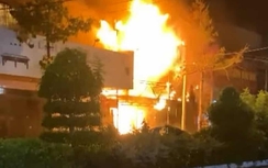 Cà Mau: Cháy lớn lúc rạng sáng từ tiệm mì cay lan sang 3 căn nhà