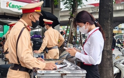 Chưa nhận GPLX sau khi đỗ sát hạch, tài xế đọc số bằng lái sẽ không bị phạt