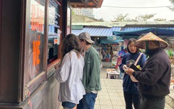 Đà Nẵng kiên quyết xử lý người bán hàng rong đeo bám, chèo kéo du khách