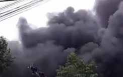 Cháy xưởng sản xuất hộp đựng cơm rộng hàng trăm m2 tại TP.HCM