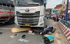 Xe tải va chạm xe máy, 2 người thương vong