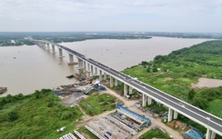 Chạy nước rút trên cầu ngàn tỷ đồng lớn nhất Vành đai 3 TP.HCM trước giờ G 19/8